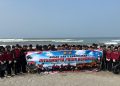 Jaga Kebersihan Pantai Panjang, Dirsamapta Polda Bengkulu Bersama Personel Gelar Aksi Bersih Pantai dan Pembinaan Fisik