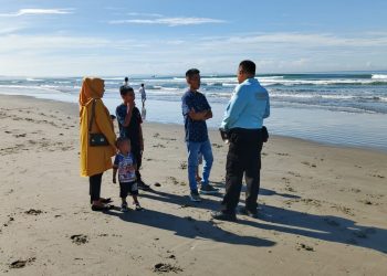 Ditpamobvit Polda Bengkulu Laksanakan Patroli Dialogis di Wisata Pantai Pasir Putih dan Pantai Panjang