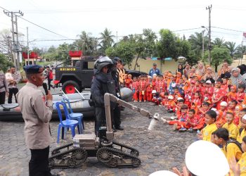 Satuan Brimob Polda Bengkulu Terima Kunjungan Edukasi Siswa SD Dan TK