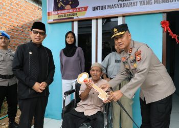 Kapolda Bengkulu Melaksanakan Peresmian Bedah Rumah ke-68 dan Bakti Sosial Polda Bengkulu