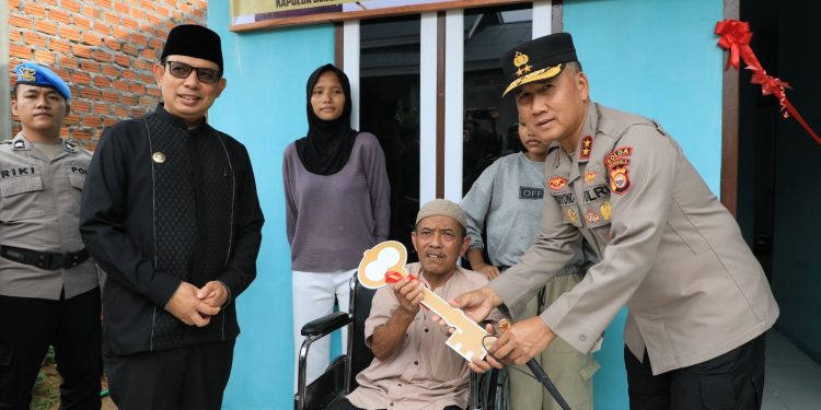 Kapolda Bengkulu Melaksanakan Peresmian Bedah Rumah ke-68 dan Bakti Sosial Polda Bengkulu
