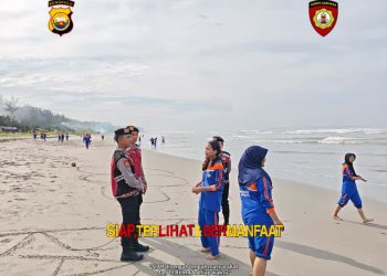 Personel Piket Pos Shelter Ditsamapta Polda Bengkulu Laksanakan Patroli Jalan Kaki di Sekitaran Pantai Panjang
