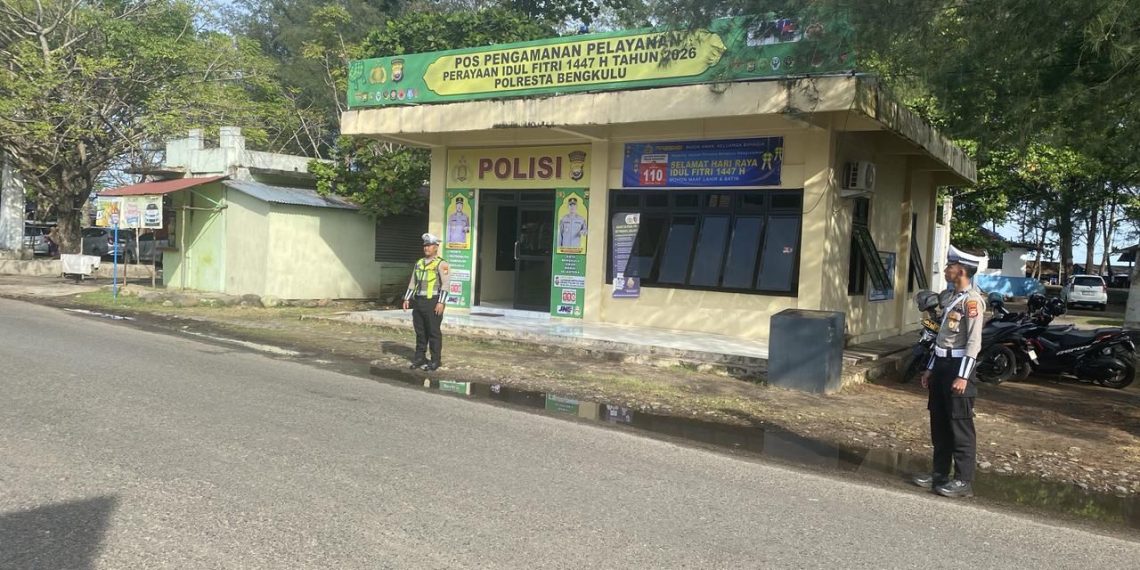 Personel Polresta Bengkulu Laksanakan Pengamanan dan Himbauan di Pantai Zakat