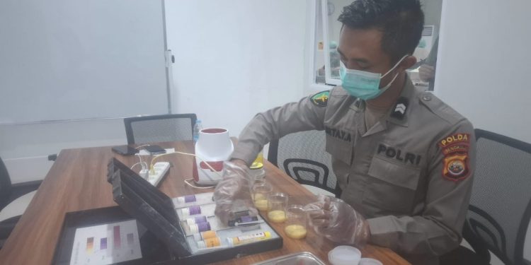 Tim FS Biddokkes Polda Bengkulu Lakukan Pemeriksaan Keamanan Makanan di Dapur MBG SPPG Kandang Mas