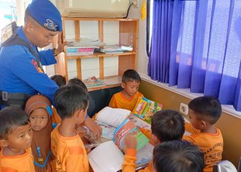Ditpolairud Polda Bengkulu Gelar Perpustakaan Terapung, Edukasi 35 Siswa SD N 77 di Dermaga Unit Kapal