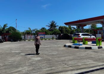 Patroli Polsek Ratu Agung Pastikan Distribusi BBM dan Arus Lalu Lintas di SPBU Tanah Patah Tetap Lancar
