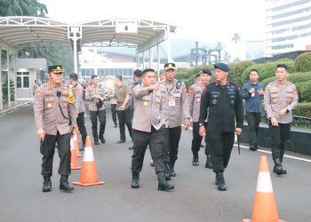 Kapolda Metro Jaya Tinjau Langsung Situasi Keamanan May Day 2025 di Sekitar Gedung DPR/MPR RI