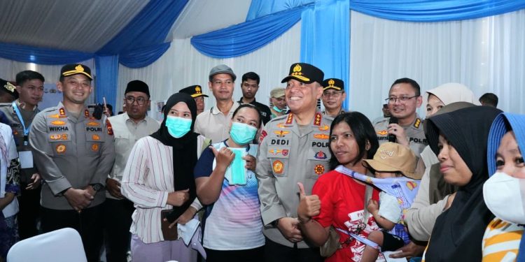 Wakapolri Sapa Warga Gunung Sindur dalam Bakti Sosial Sekolah Kemala Taruna Bhayangkara