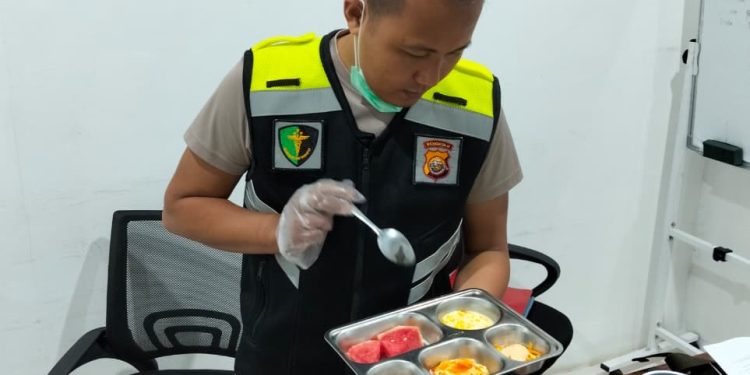 Tim Food Safety (FS) MBG Biddokkes Polda Bengkulu Melakukan Pemeriksaan Makanan di Dapur MBG SPPG Kandang Mas