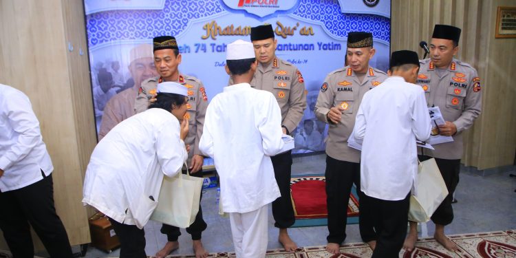 Wujud Peduli Sesama, Humas Polri Berikan Tali Asih Kepada 100 Anak Yatim pada Khatanan HUT Ke-74
