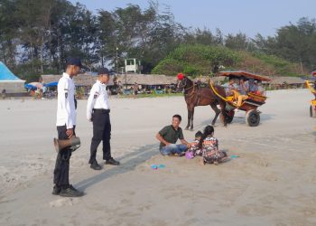 Subdit Wisata Ditpamobvit Polda Bengkulu Gelar Patroli Dialogis di Kawasan Pantai Panjang