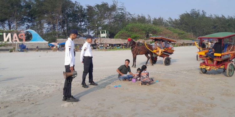 Subdit Wisata Ditpamobvit Polda Bengkulu Gelar Patroli Dialogis di Kawasan Pantai Panjang