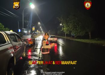 Personel Ditsamapta Polda Bengkulu Gelar Patroli R4 di Kawasan Pariwisata, Antisipasi Balap Liar dan Bantu Warga yang Kendaraannya Mogok