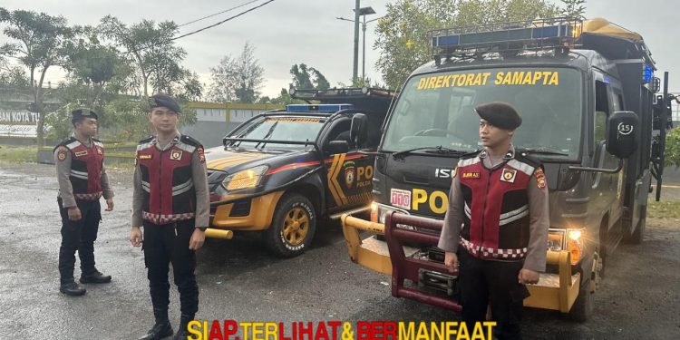 Antisipasi Cuaca Ekstrem, Personel Ditsamapta Polda Bengkulu Gelar Patroli SAR di Wilayah Rawan Pohon Tumbang