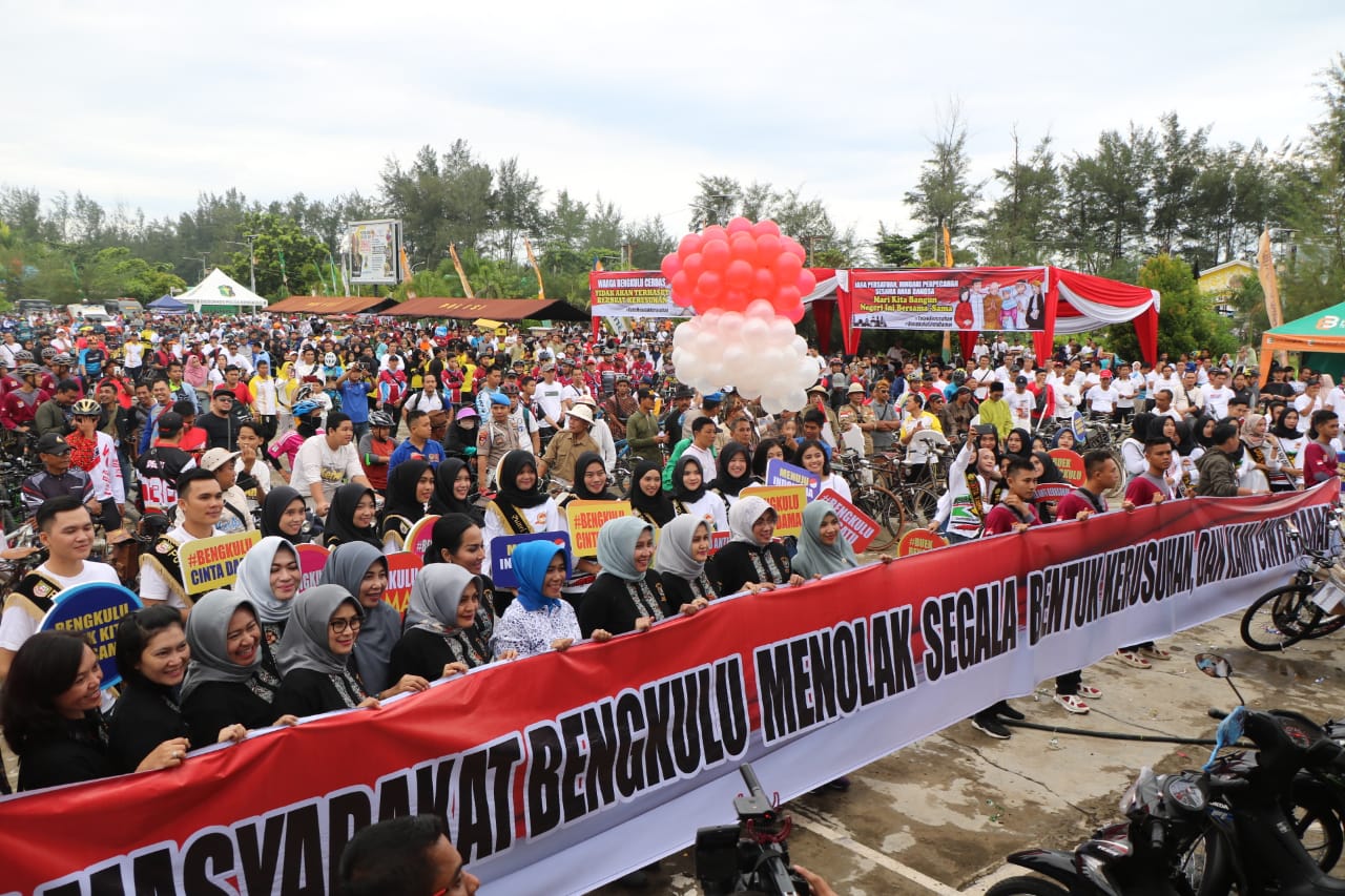 Ribuan Peserta Ramaikan Fun Bike dan Olahraga Bersama Polda Bengkulu
