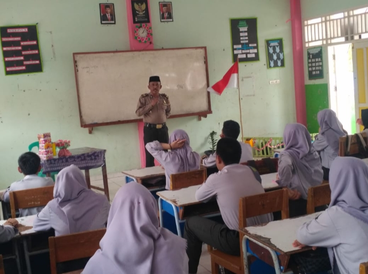 Kabag Sumda Polres Lebong Gelar Polisi Mengajar di SMKS 6 Muhammadiyah