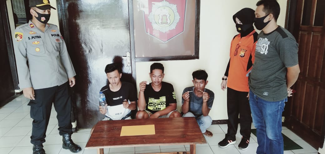 Pakai Shabu Dipondok Kebun Karet, 3 Orang Pria Diamankan Polsek PJ Polda Bengkulu