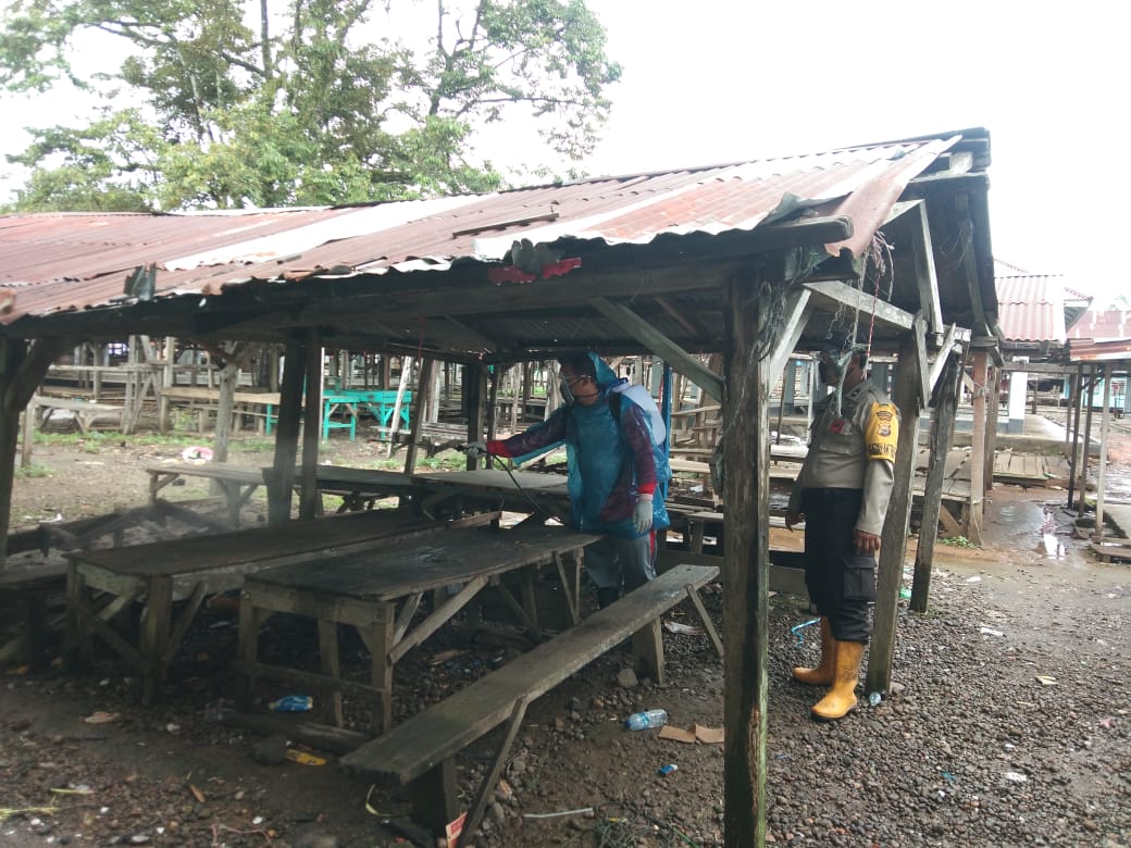 Pospol XIV Koto Bersama Pemdes Semprot Disinfektan di Tempat Umum Sembari Himbau Prokes Covid-19