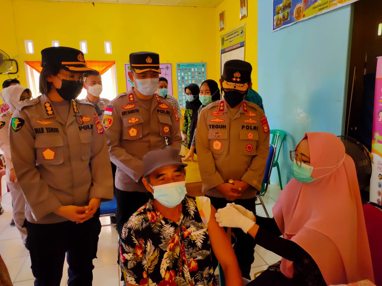 Bid Dokkes Polda Bengkulu Bersama Dinkes Provinsi Kembali Gelar Vaksin Kepada Warga Benteng