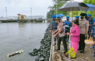 Peringati Hari Bhayangkara Ke-76, Kapolda Bengkulu Tabur Bunga di Laut