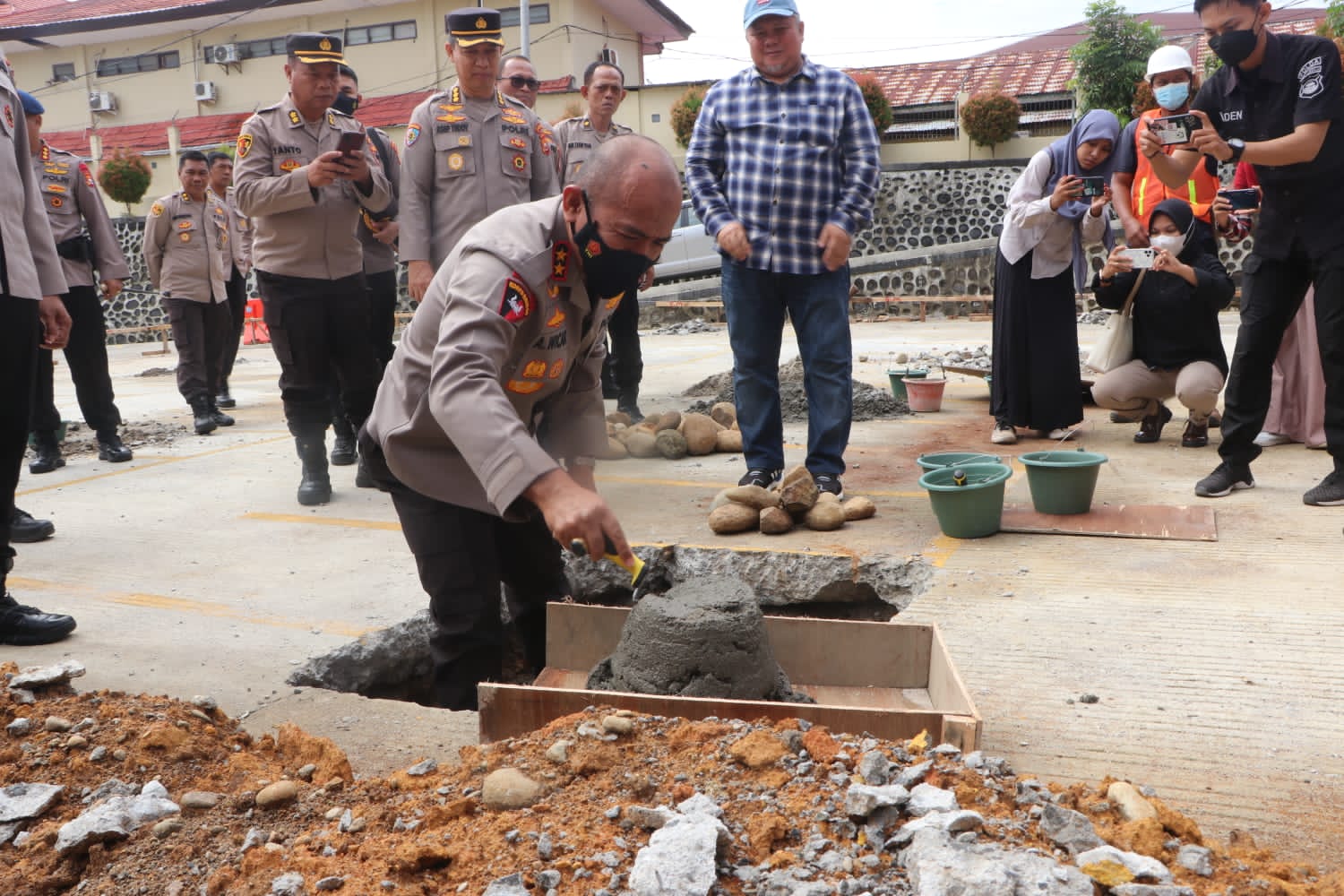 Kapolda Bengkulu Letakkan Batu Pertama Pembangunan Dua Rumah Ibadah Polda Bengkulu