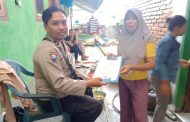 Pelayanan Maksimal, Bhabinkamtibmas Polresta Bengkulu Polda Bengkulu Antarkan Surat Ijin Keramaian Ke Rumah Warga