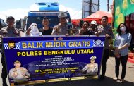Kasat Lantas Polres Bengkulu Utara  Melepas Rombongan Balik Mudik Gratis