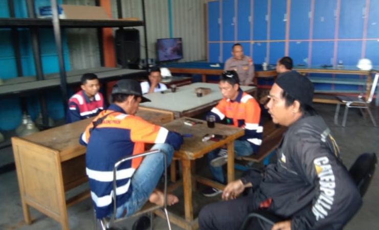 Polsek KSKP Pulau Baai Jumat Curhat dengan Karyawan dan Buruh
