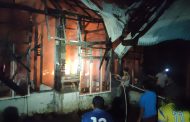 Quick Respon Polsek Giri Mulya Bantu Padamkan Kebakaran Rumah Masyarakat