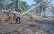 Polsek Mukomuko Utara Terjunkan Personil Padam Kebakaran Lahan