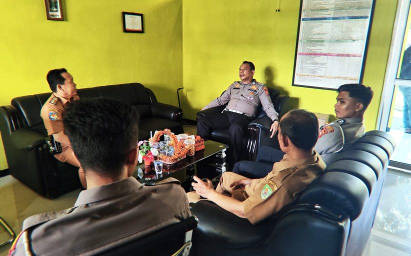 Unit Kamsel Satlantas Polres Bengkulu Utara Koordinasi dengan Kepala Sekolah SMAN 1 Bengkulu Utara Terkait Police Go to School