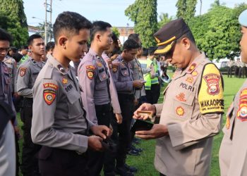 Berantas Judi Online, Kapolres BS Cek Satu per Satu HP Anggotanya