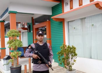 Jamin Keamanan Bertransaksi Anggota Polsek Ketahun Laksanakan Pam Obvit Di Bank Bengkulu