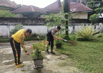 POLRES BENGKULU UTARA LAKSANAKAN KURVEI LINGKUNGAN TAMAN MAKAM PAHLAWAN RATU SAMBAN