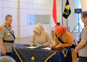 Kapolda Bengkulu Saksikan Sertijab Ibu Asuh Polwan Polda Bengkulu