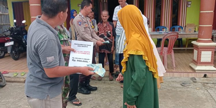 Cooling Sistem Wujudkan Pemilukada 2024 Yang Aman , Damai, Dan Sejuk, Polsek Kota Padang Amankan Pembagian BLT