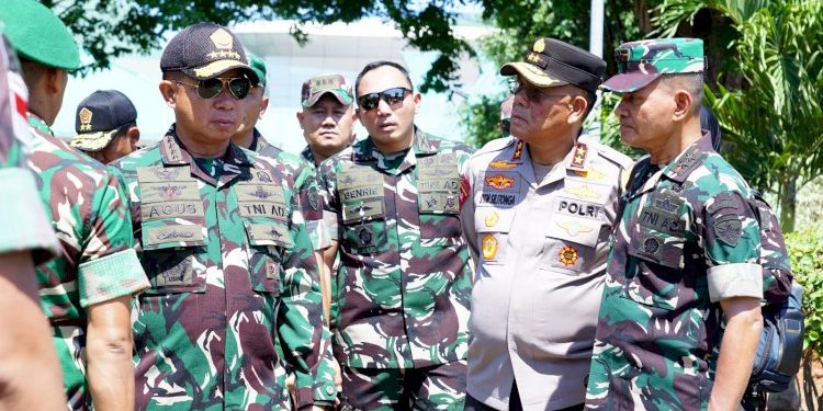 Panglima TNI dan Kapolda NTT Tinjau Langsung Dampak Erupsi Gunung Lewotobi