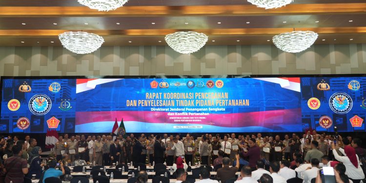 Berhasil Selesaikan Tindak Pidana Pertanahan Selama 2024, Kapolda Bengkulu Dapat Pin Emas Menteri BPN