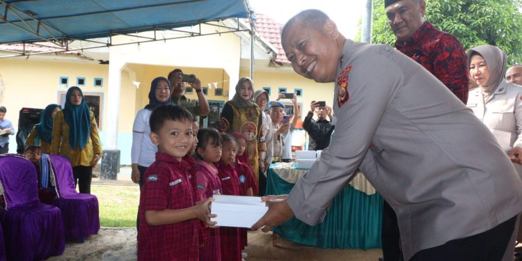 Polda Bengkulu Gelar Bakti Kesehatan dan Makan Bergizi Gratis di Desa Taba Lagan, Semarakkan HUT Korpri ke-53