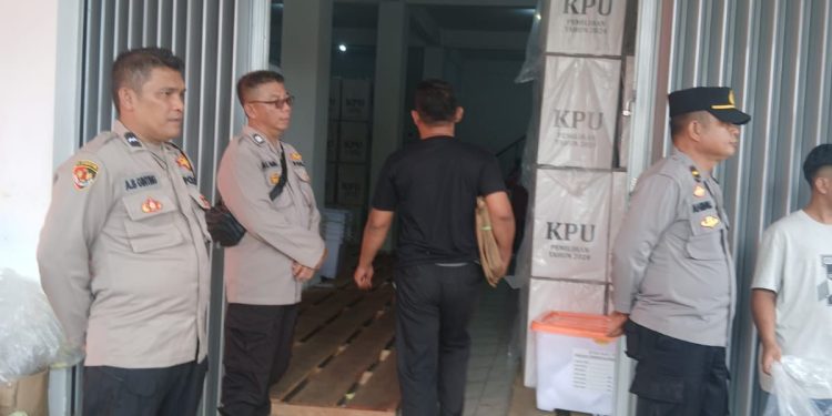POLRES BENGKULU UTARA LAKSANAKAN PENGAMANAN KANTOR PENYELENGGARA PILKADA JAGA KONDUSIFITAS MENJELANG PELAKSANAAN PILKADA