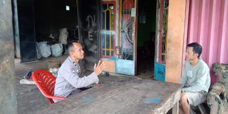 Hadir Ditengah Masyarakat, Bhabinkamtibmas Polsek Kota Padang Intensifkan Sambang