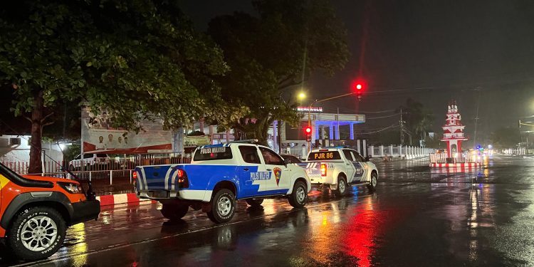 Hujan Deras Tak Surutkan Langkah Polda Bengkulu Amankan Kota Lewat Patroli Skala Besar