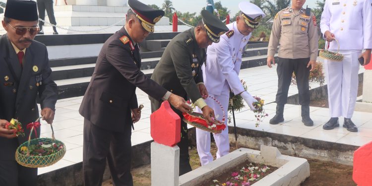 Kapolda Bengkulu Ikuti Ziarah Nasional HUT Ke-80 TNI di TMP Balai Buntar