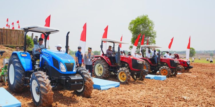 Wapres Pimpin Tanam Jagung Serentak Kuartal IV Polri, Komitmen Dukung Swasembada Pangan