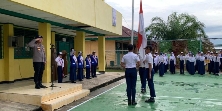 Direktur Polairud Polda Bengkulu Ajak Siswa SMPN 12 Tanamkan Semangat Nasionalisme dan Disiplin