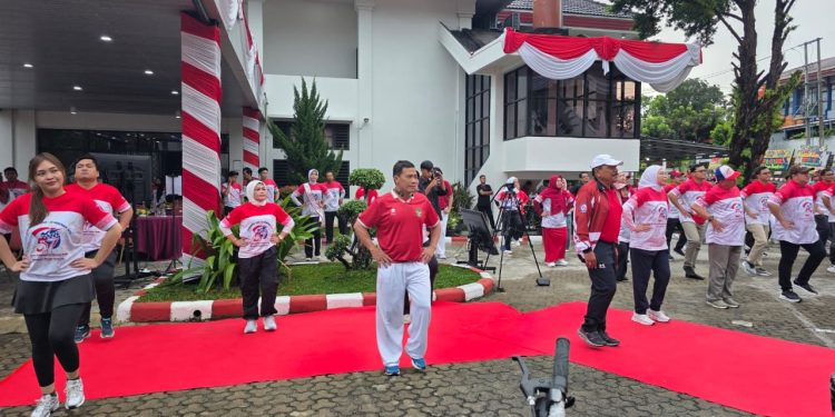 Plt Irwasda Polda Bengkulu Hadiri Senam Bersama Peringati HUT Pemprov ke-57, RBTV ke-16, dan OJK ke-14