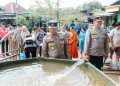 Kapolda Bengkulu Turun Langsung ke Lokasi Banjir Lebong, Kerahkan Water Treatment Atasi Krisis Air Bersih