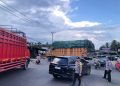 Respon Cepat, Polsek Selebar Urai Kemacetan Akibat Truk Rusak di Jalan DP Negara