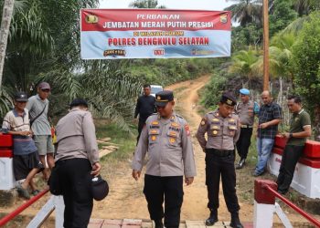Wujud Pengabdian Polri, Polres Bengkulu Selatan Resmikan Jembatan Merah Putih Presisi di Ulu Manna