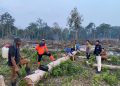 Polsek Talang Empat Bersama BPBD Padamkan Kebakaran Lahan di Desa Jum’at
